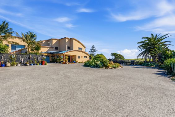 Scenic oceanfront location at Baylys Beach bed and breakfast