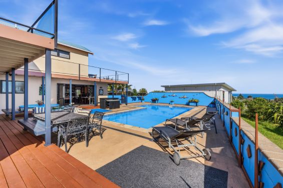 Guest accommodation with spectacular sea views in Dargaville