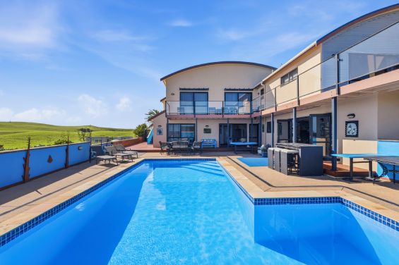 Romantic getaway accommodation at Baylys Beach