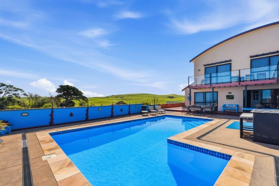 Luxury coastal accommodation in Baylys Beach, Northland